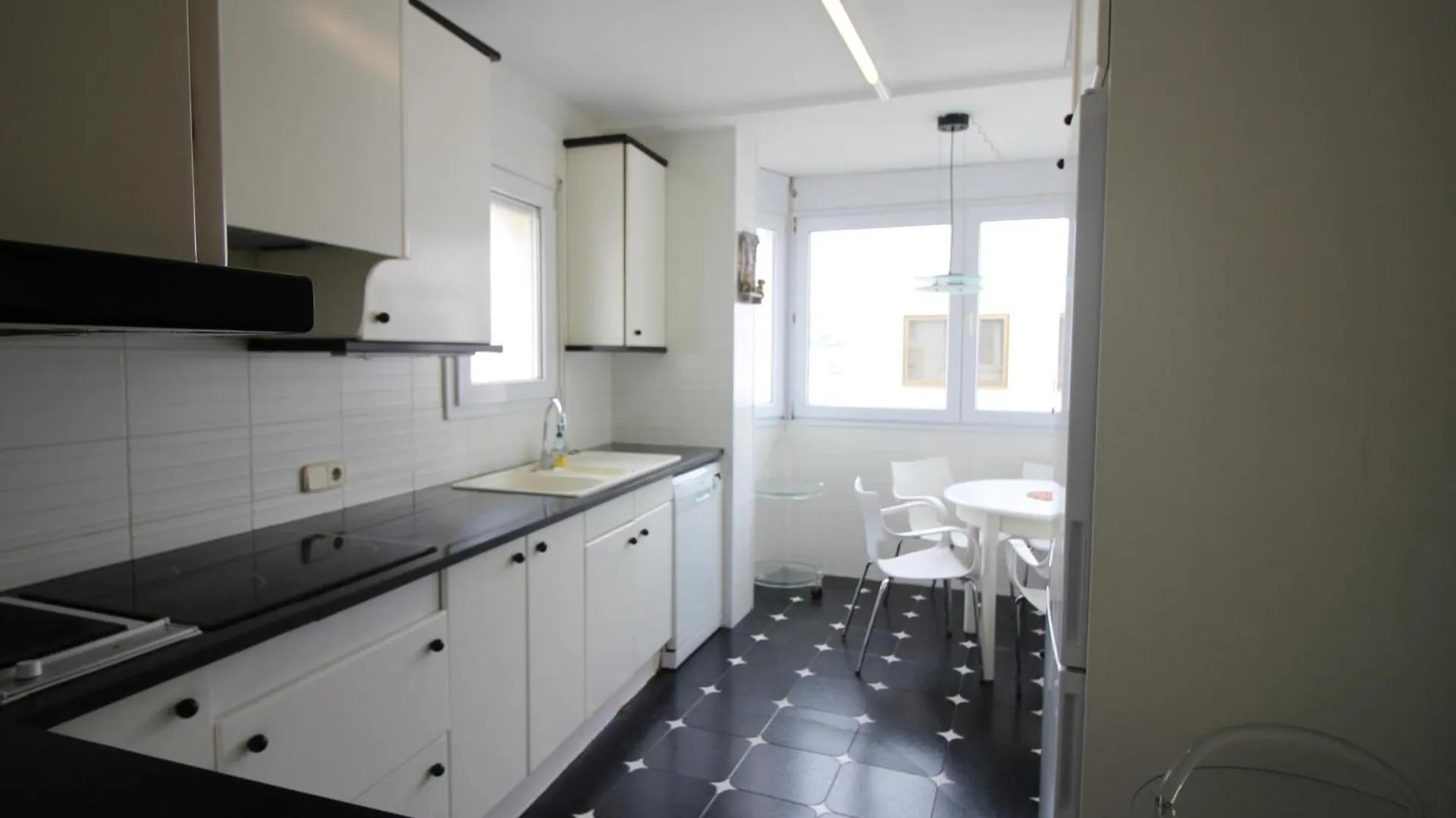 Trafalgar - Apartamento Luminoso Y Muy Amplio En El Mismo Centro Del Puerto De Llanca, A Pocos Metros De La Playa - Es-228-201 Apartment