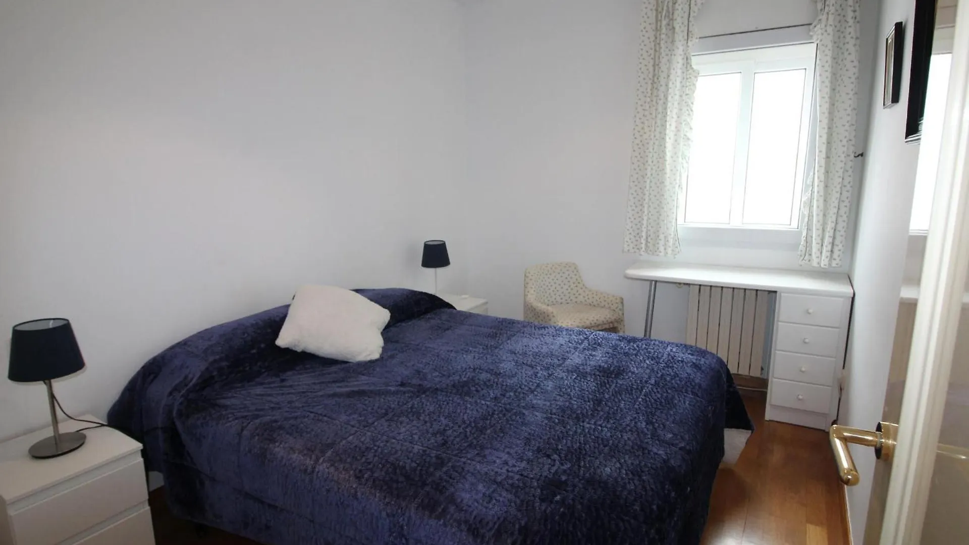 Trafalgar - Apartamento Luminoso Y Muy Amplio En El Mismo Centro Del Puerto De Llanca, A Pocos Metros De La Playa - Es-228-201 Llanca