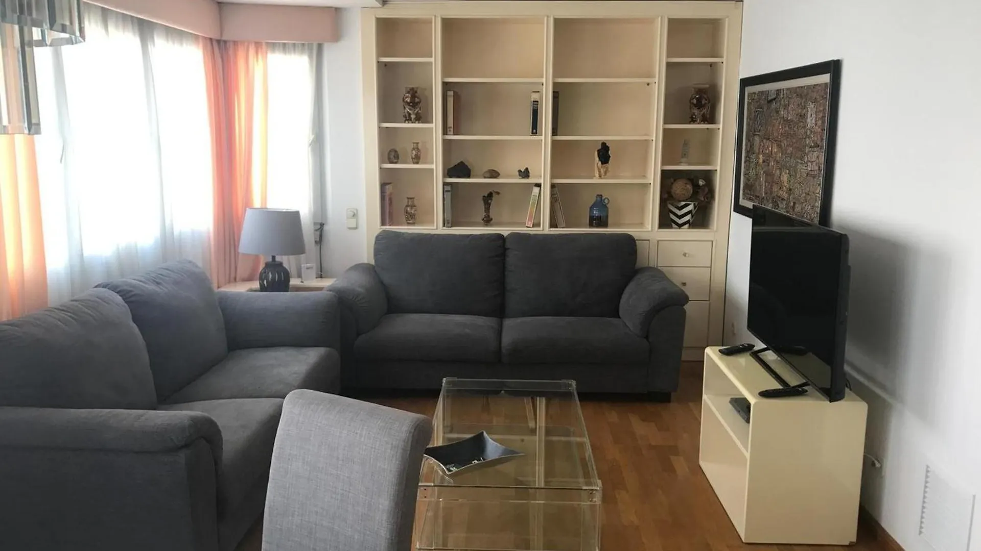 Trafalgar - Apartamento Luminoso Y Muy Amplio En El Mismo Centro Del Puerto De Llanca, A Pocos Metros De La Playa - Es-228-201 Apartment Llanca