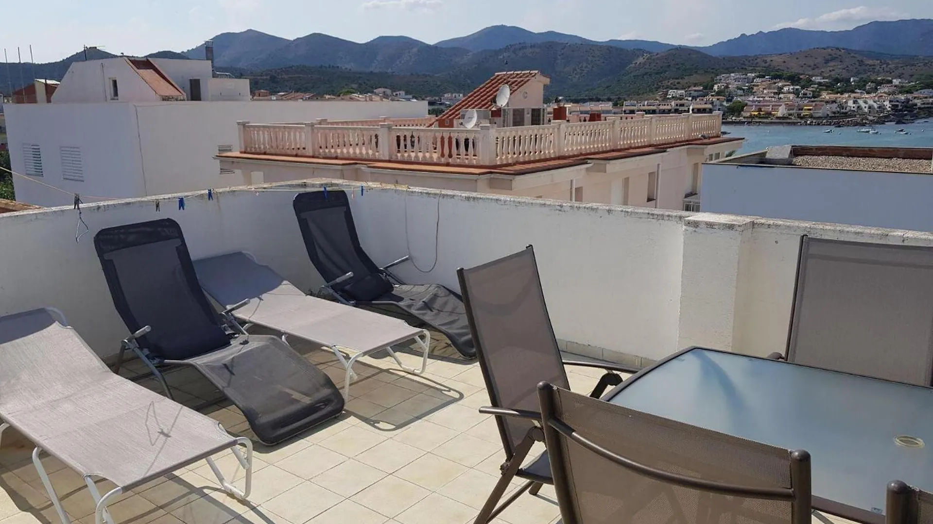 Apartment Trafalgar - Apartamento Luminoso Y Muy Amplio En El Mismo Centro Del Puerto De Llanca, A Pocos Metros De La Playa - Es-228-201 Spain