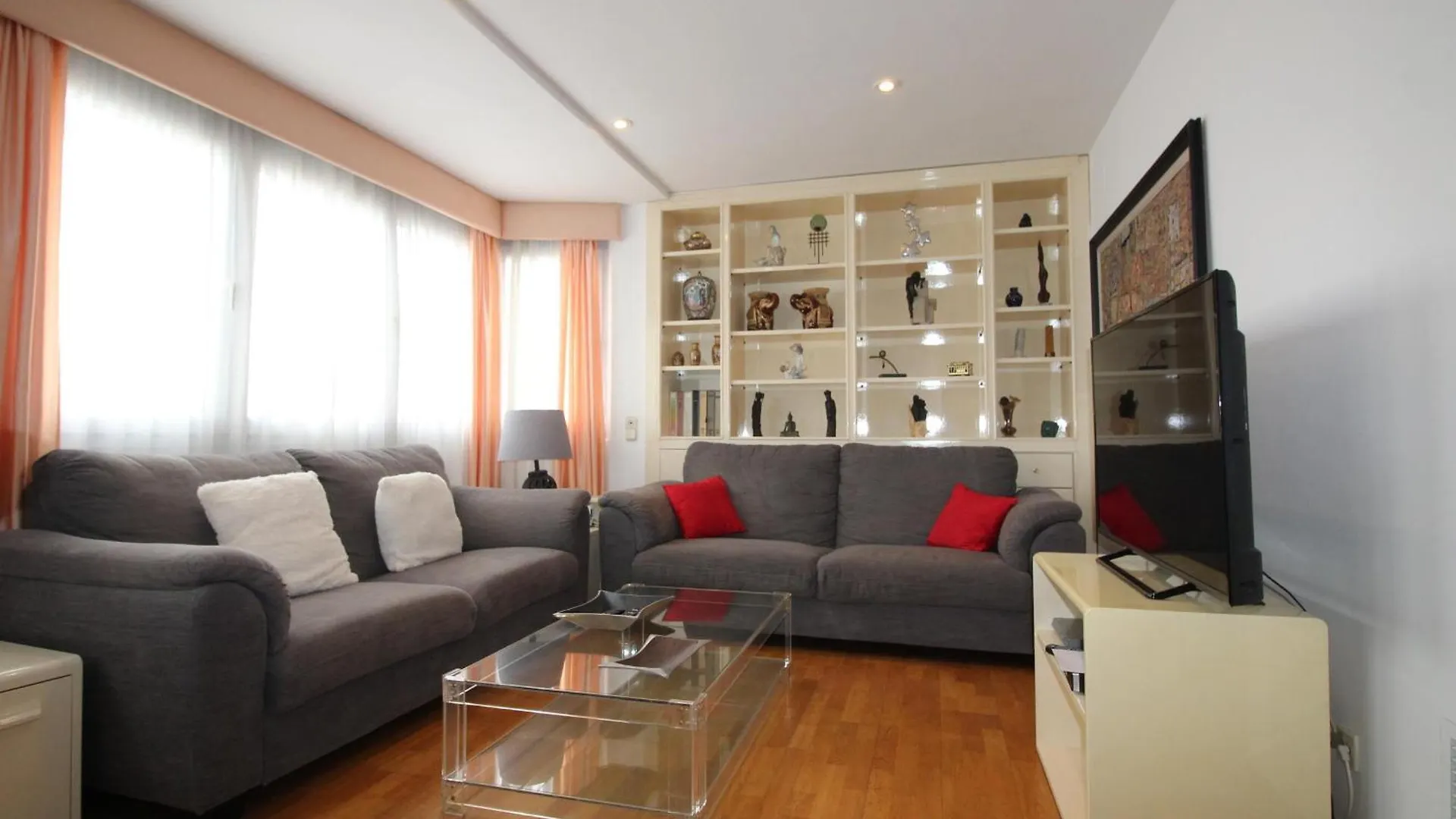 Apartment Trafalgar - Apartamento Luminoso Y Muy Amplio En El Mismo Centro Del Puerto De Llanca, A Pocos Metros De La Playa - Es-228-201