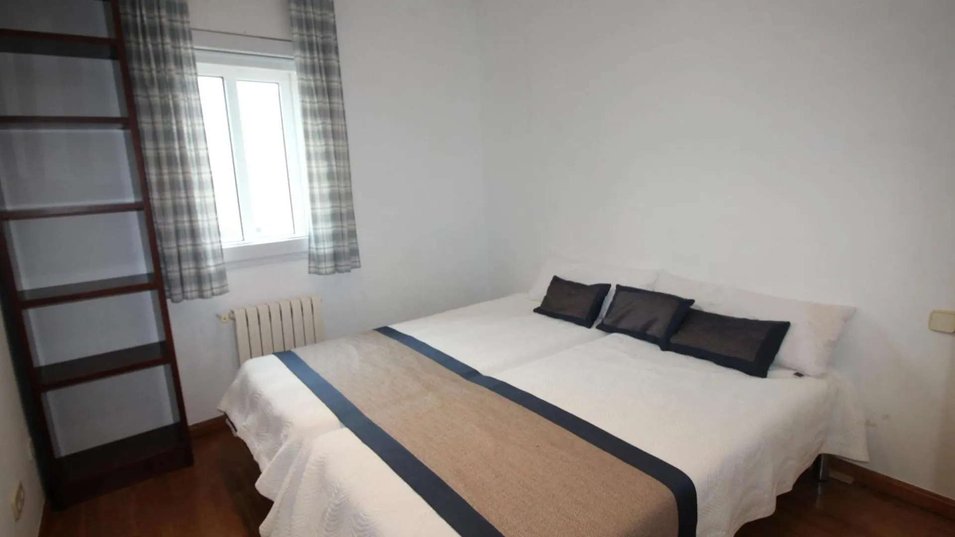 Trafalgar - Apartamento Luminoso Y Muy Amplio En El Mismo Centro Del Puerto De Llanca, A Pocos Metros De La Playa - Es-228-201 Apartment